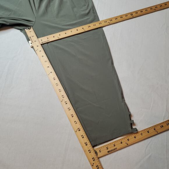 T by Talbots Women's Size MP NWT Activewear Crop Pants Green - Picture 3 of 8